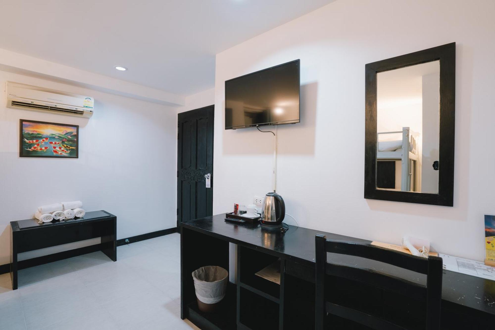 Noble House Patong Hotel Exterior photo