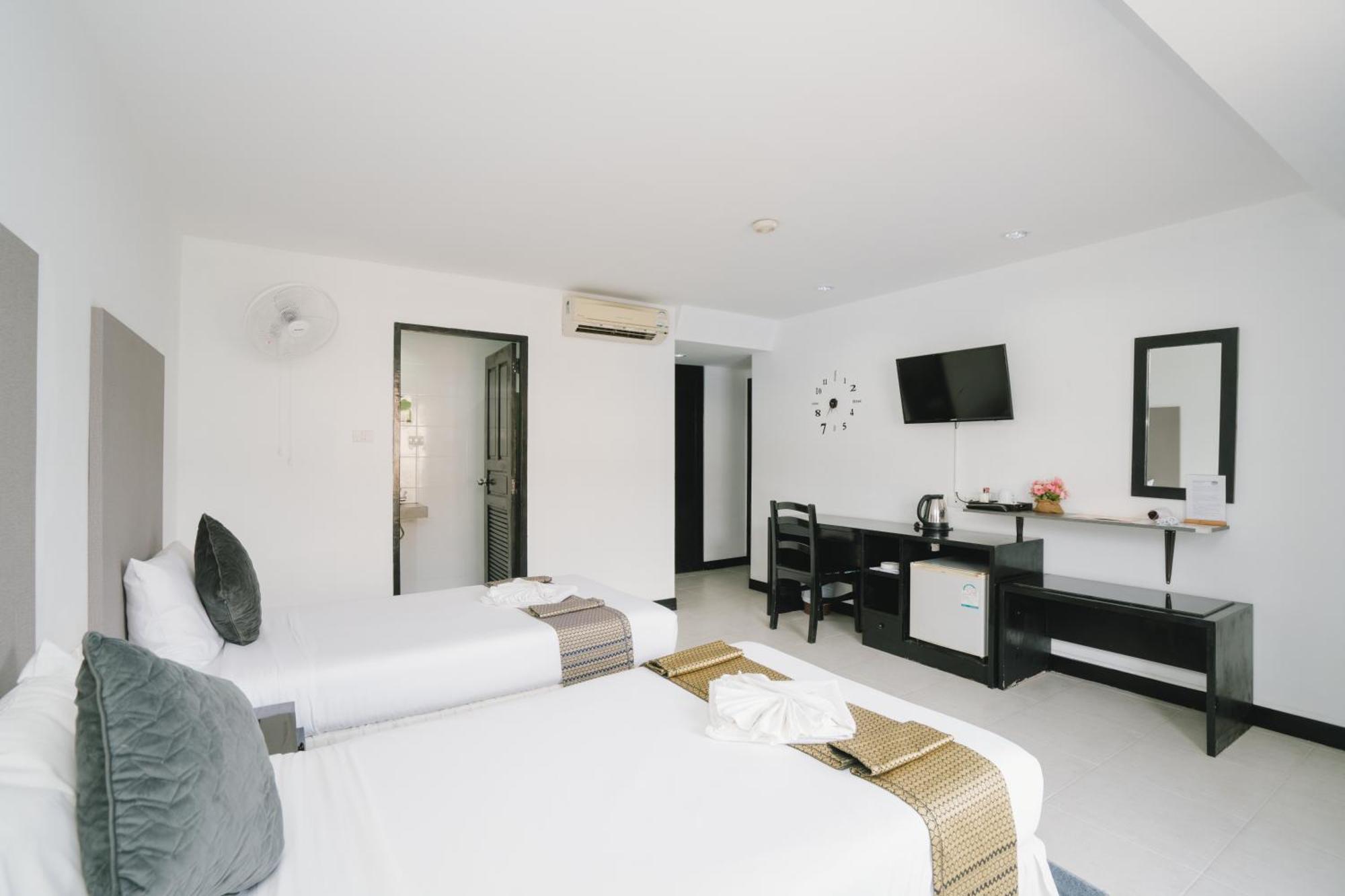 Noble House Patong Hotel Exterior photo