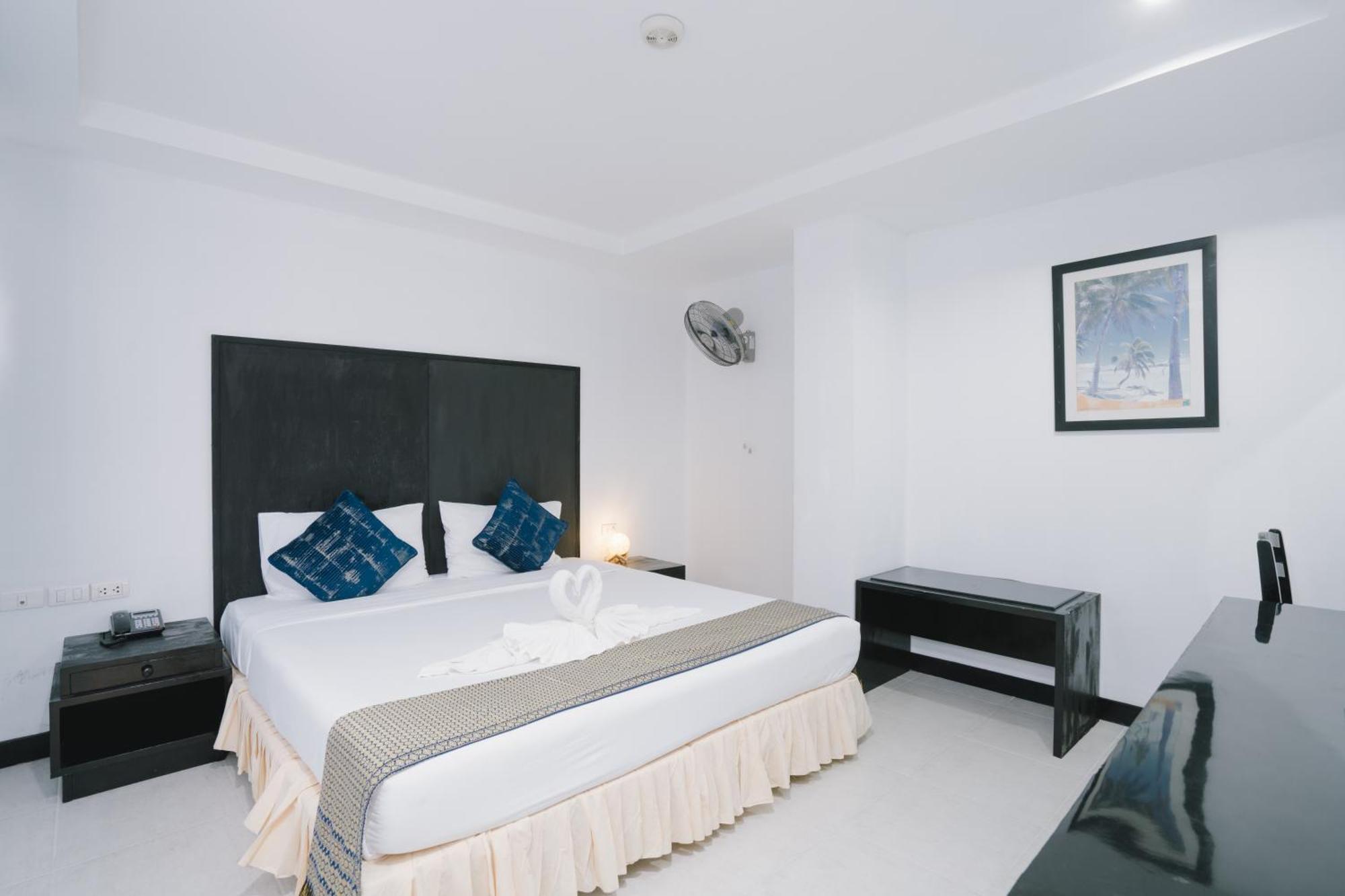 Noble House Patong Hotel Exterior photo